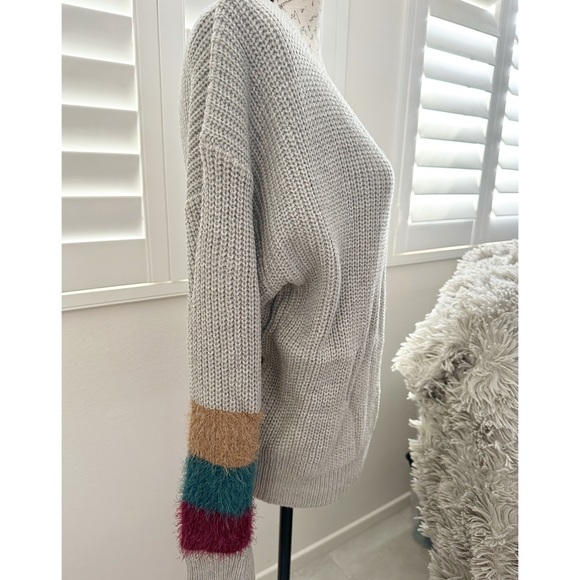 New Multi-colored Fur Cuff Sleeve Grey Pullover Sweater - Picture 7 of 11
